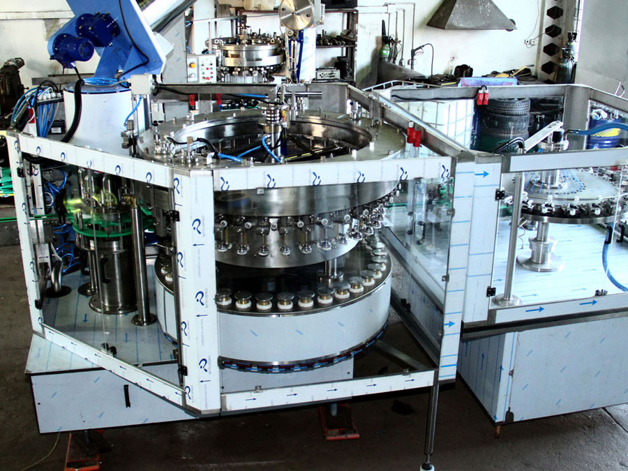 produzione, riparazione, assistenza di macchine e attrezzature per l'imbottigliamento di bevande e liquidi Polonia