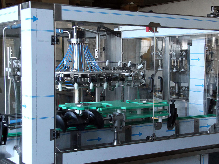 produzione, riparazione, assistenza di macchine e attrezzature per l'imbottigliamento di bevande e liquidi Polonia