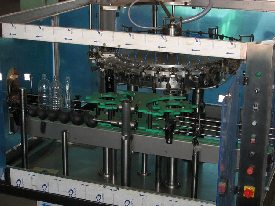 produzione, riparazione, assistenza di macchine e attrezzature per l'imbottigliamento di bevande e liquidi Polonia