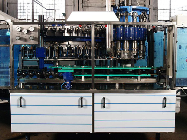 produzione, riparazione, assistenza di macchine e attrezzature per l'imbottigliamento di bevande e liquidi Polonia