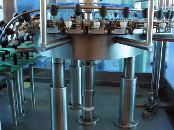 produzione, riparazione, assistenza di macchine e attrezzature per l'imbottigliamento di bevande e liquidi Polonia