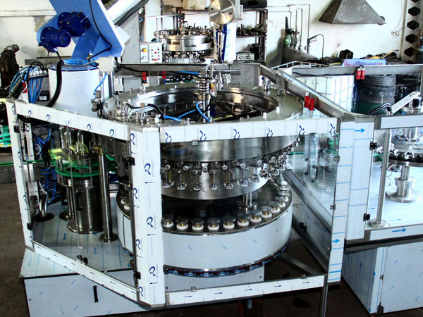 produzione, riparazione, assistenza di macchine e attrezzature per l'imbottigliamento di bevande e liquidi Polonia