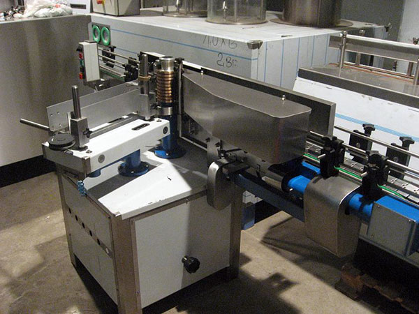 produzione, riparazione, assistenza di macchine e attrezzature per l'imbottigliamento di bevande e liquidi Polonia