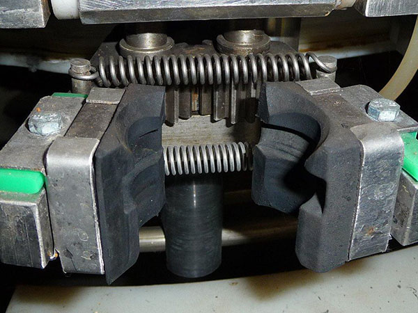 produzione, riparazione, assistenza di macchine e attrezzature per l'imbottigliamento di bevande e liquidi Polonia