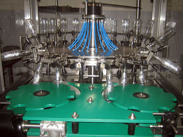 produzione, riparazione, assistenza di macchine e attrezzature per l'imbottigliamento di bevande e liquidi Polonia