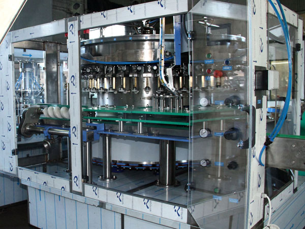 produzione, riparazione, assistenza di macchine e attrezzature per l'imbottigliamento di bevande e liquidi Polonia