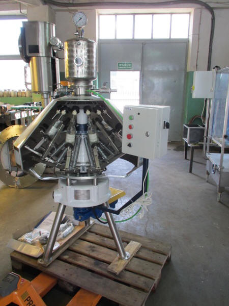 Riempitrici semiautomatiche per birra per piccoli birrifici.