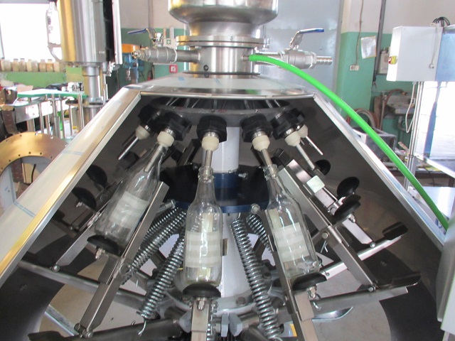 Riempitrici semiautomatiche per birra per piccoli birrifici.