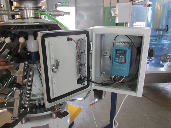 Riempitrici semiautomatiche per birra per piccoli birrifici.