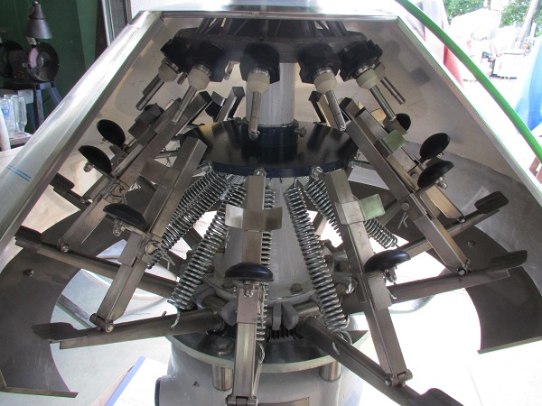 Riempitrici semiautomatiche per birra per piccoli birrifici.